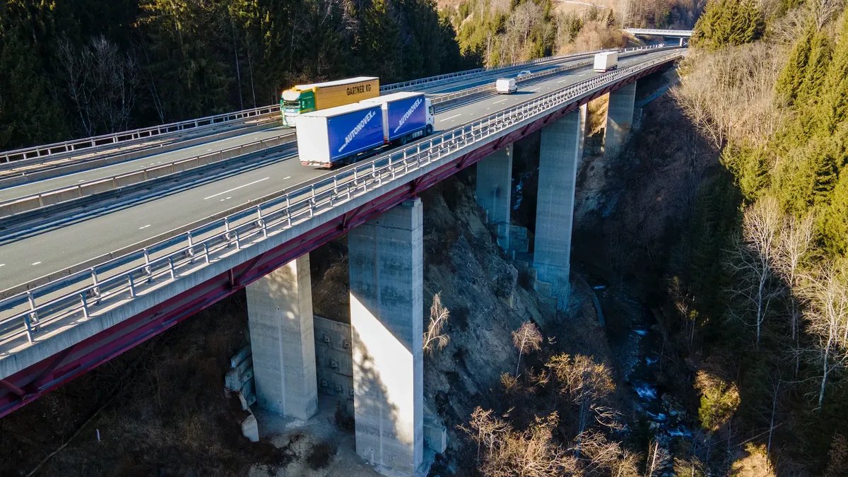 Österreich: Unfall auf Tauernautobahn – Mann stirbt bei 50-Meter-Sturz