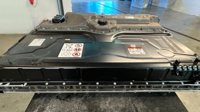 Im Check: Ein Akkupaket eines Plug-in-Hybriden. Im Check: Ein Akkupaket eines Plug-in-Hybriden.