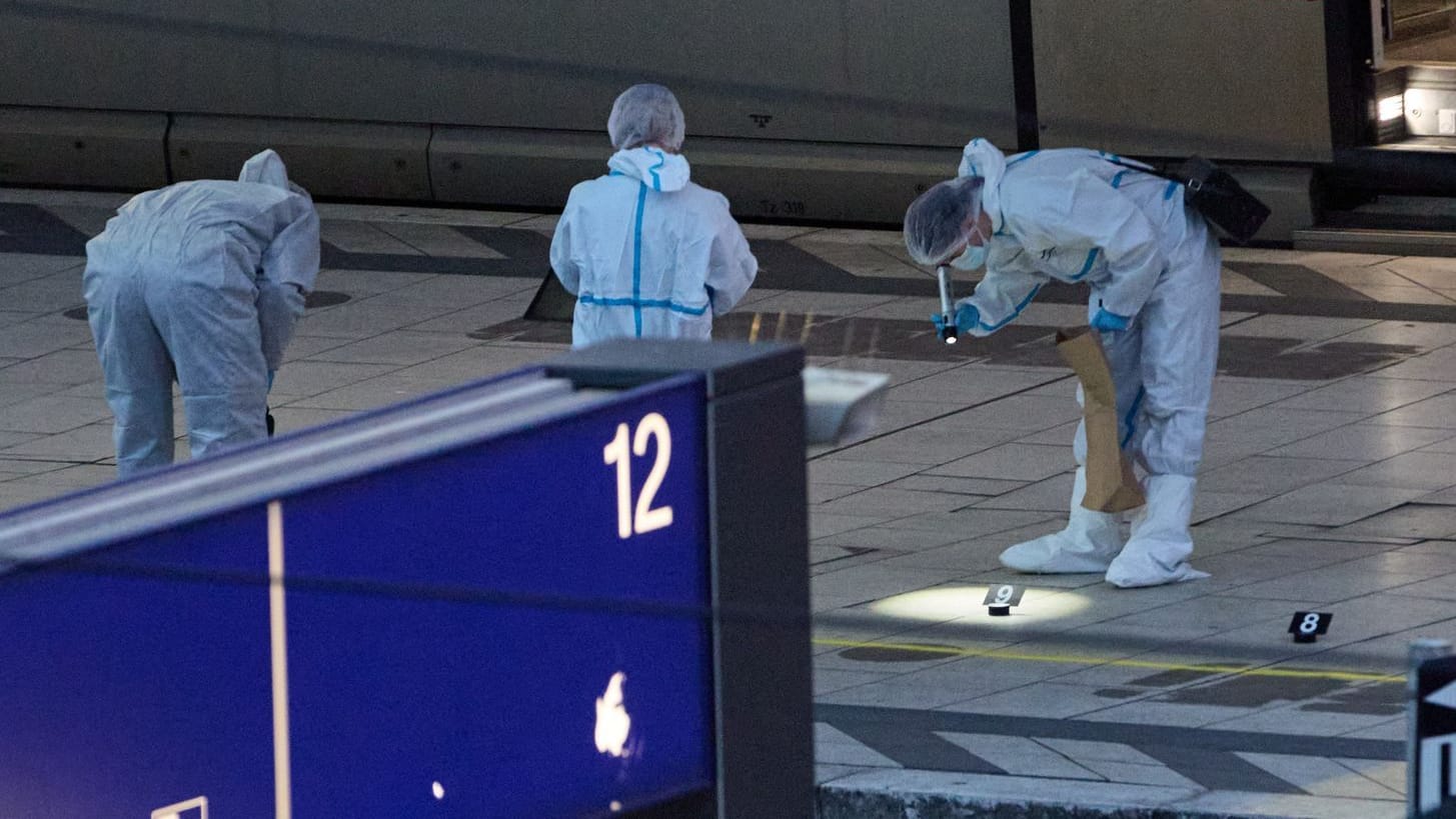 Mehrere Verletzte bei Messerangriff in Hamburg Mehrere Verletzte bei Messerangriff in Hamburg