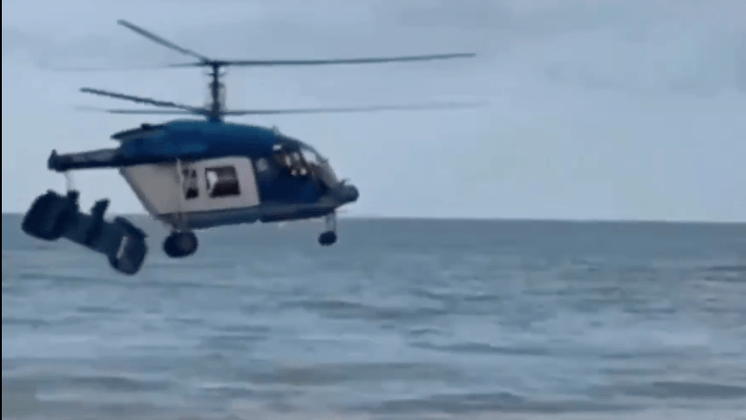 Ein Bildschirmfoto von dem Video, das den Hubschrauberabsturz in Dagestan zeigen soll. Ein Bildschirmfoto von dem Video, das den Hubschrauberabsturz in Dagestan zeigen soll.