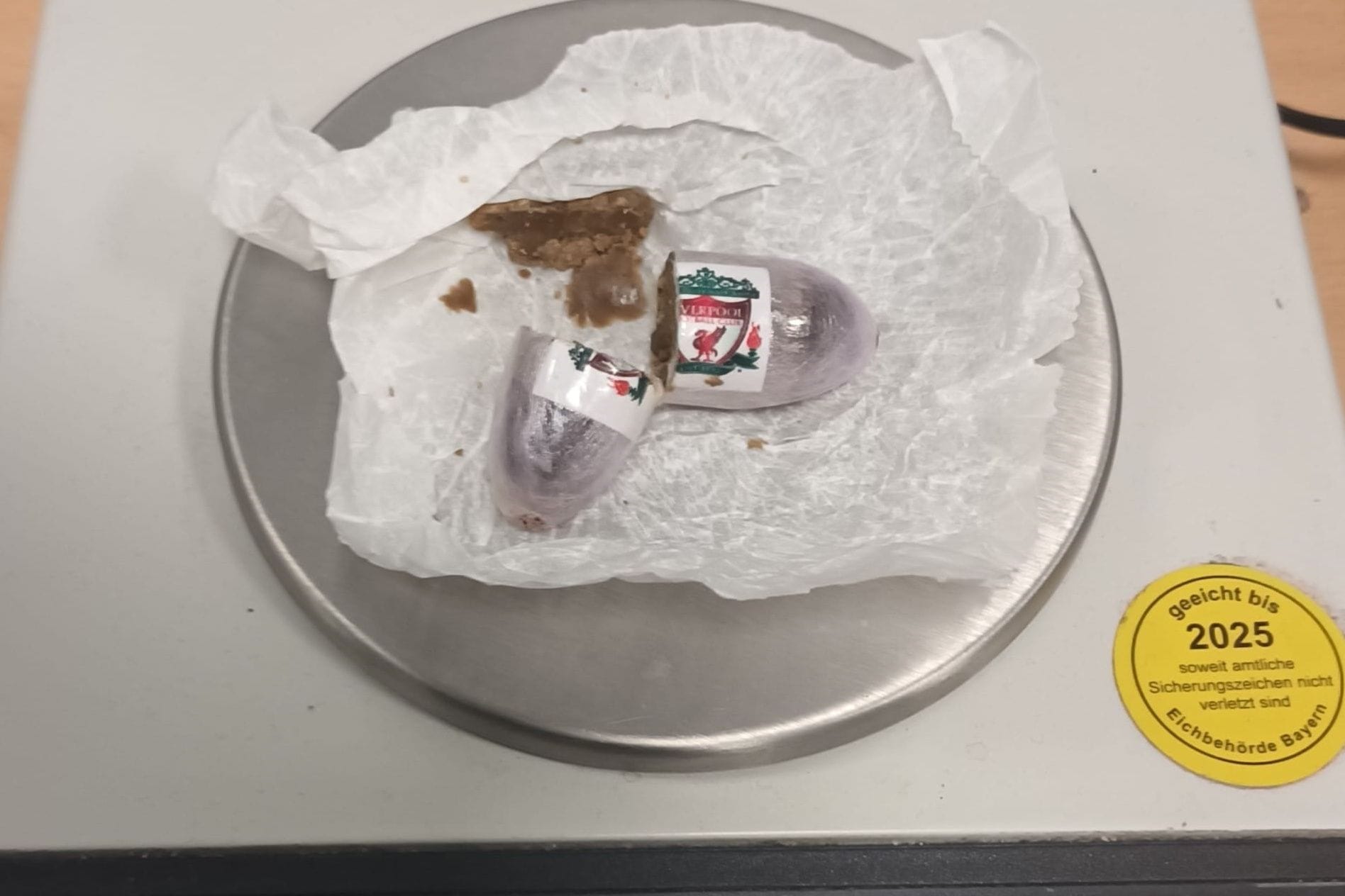 Fang am Nürnberger Flughafen: In einer Socke wurde Haschisch gefunden.