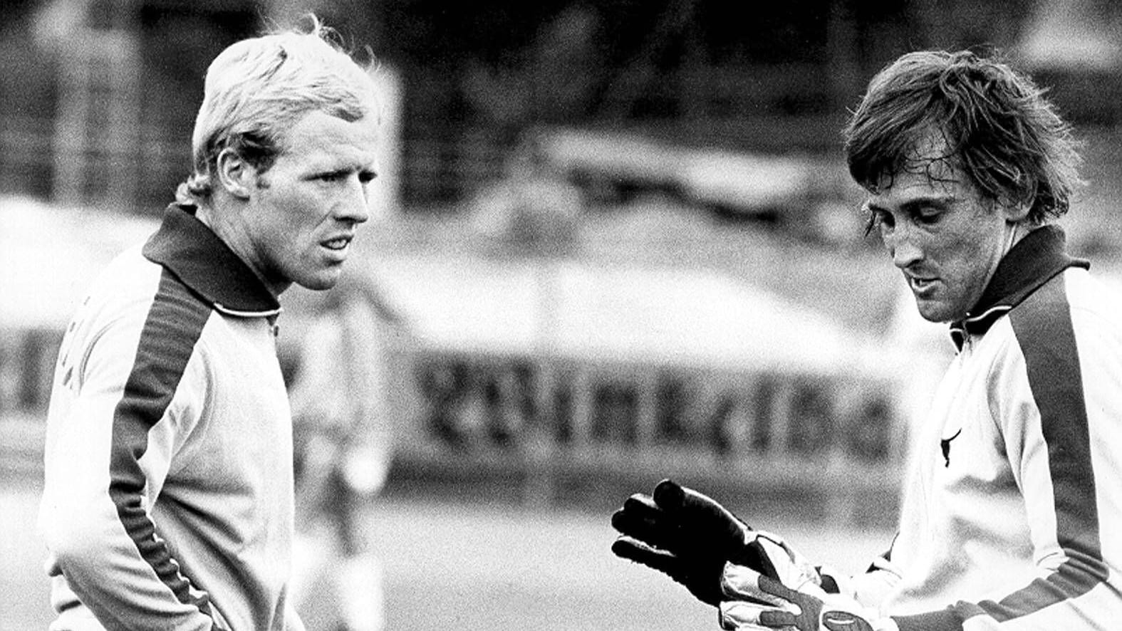 Torwartkollegen: Albert Voß (l.) und Dieter Burdenski beim Training des SV Werder Bremen (Archivbild). Torwartkollegen: Albert Voß (l.) und Dieter Burdenski beim Training des SV Werder Bremen (Archivbild).
