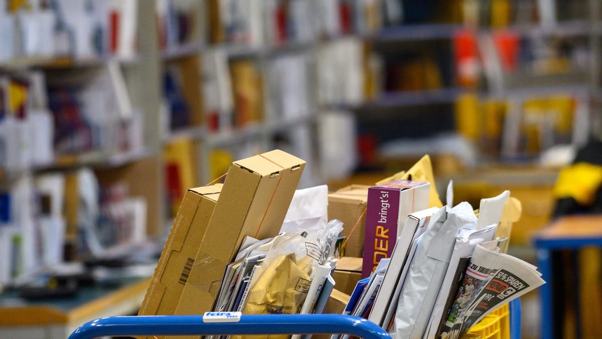 Höheres Briefporto lässt bei der Post die Kassen klingeln