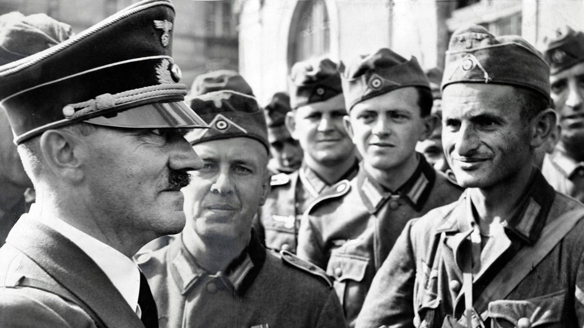 Adolf Hitler: Die DNA des Diktators wurde nun analysiert. Adolf Hitler: Die DNA des Diktators wurde nun analysiert.