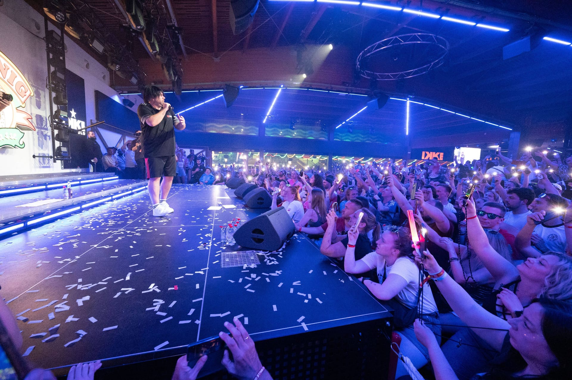 Ikke Hüftgold alias Matthias Distel im "Bierkönig" auf Mallorca.