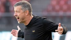 Fans bewerfen Trainer mit Würsten und Broten