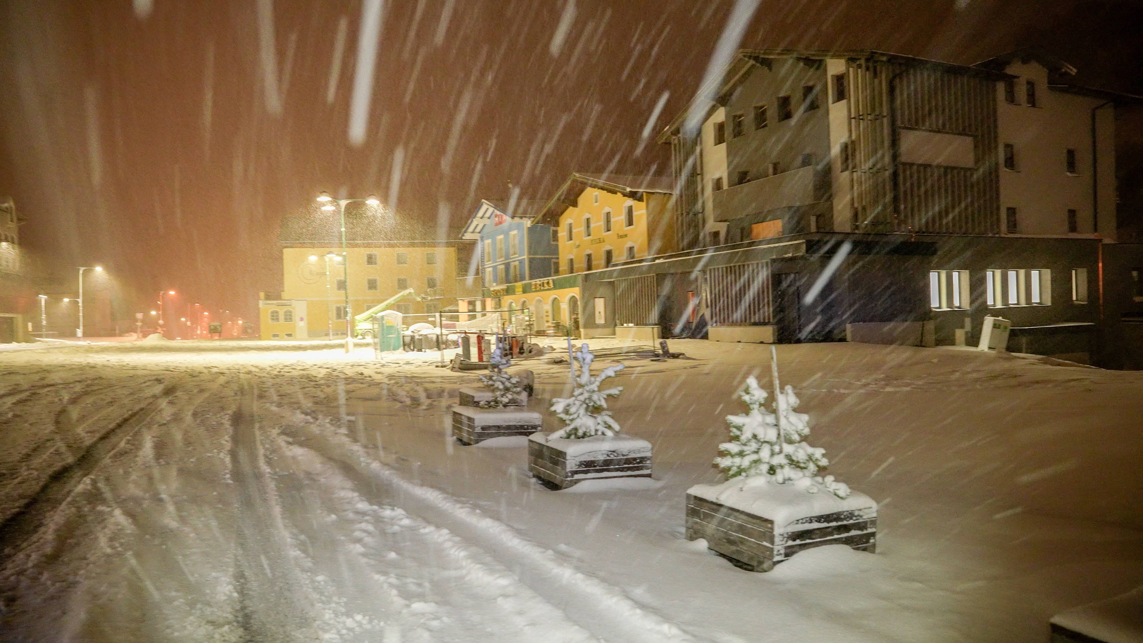 Wintereinbruch in den Alpen (Archivbild): Selbst in tieferen Lagen könnte es in den kommenden Tagen schneien.