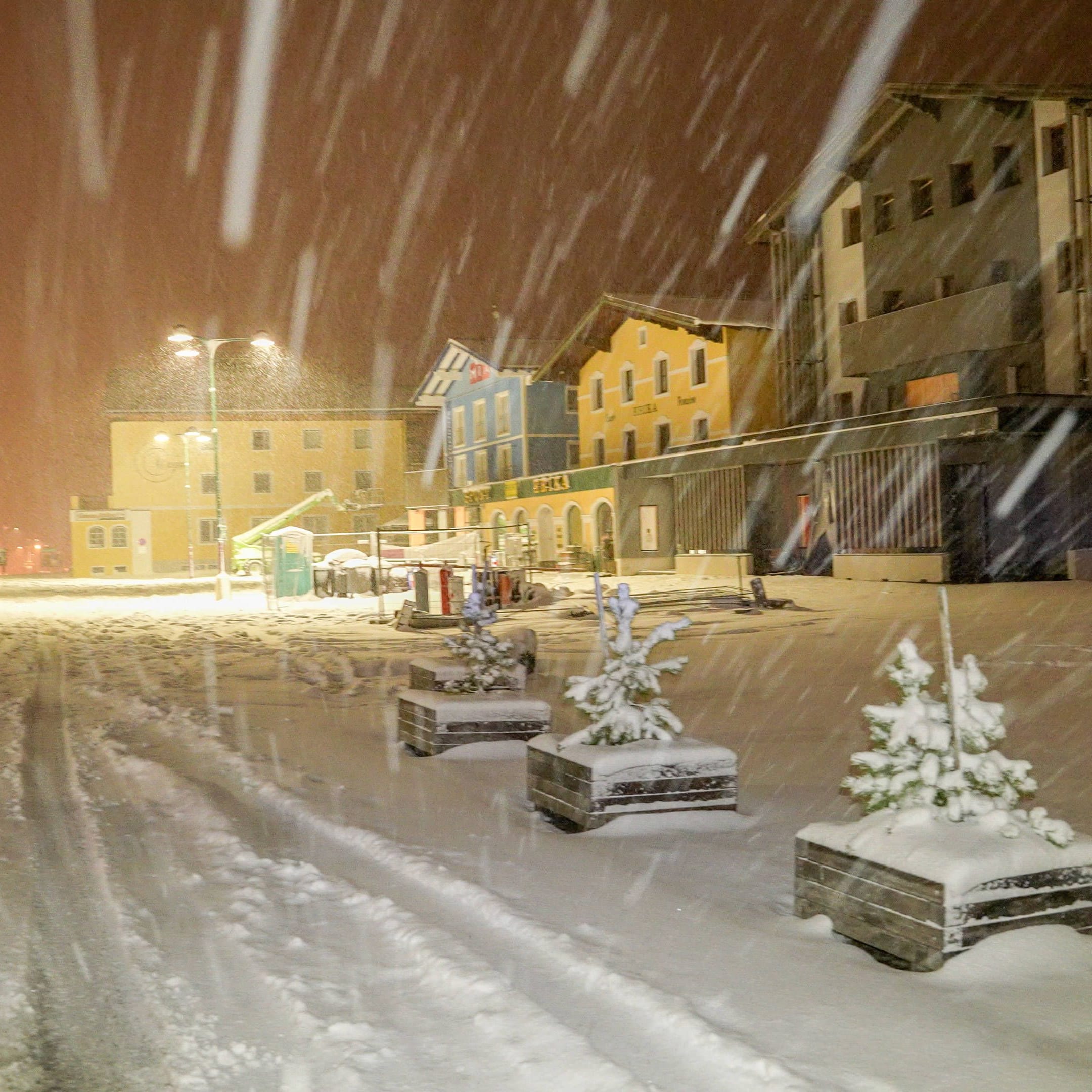 Wintereinbruch in den Alpen (Archivbild): Selbst in tieferen Lagen könnte es in den kommenden Tagen schneien.