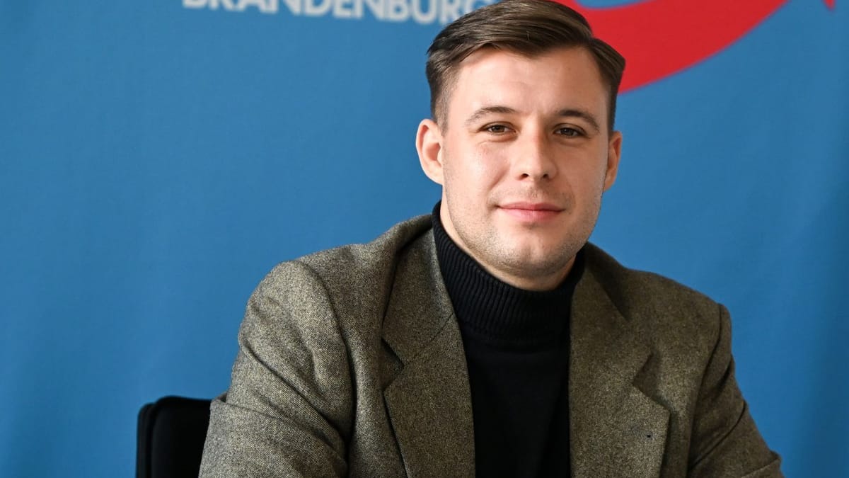 Weidel und Chrupalla verspäten sich: Proteste verzögern AfD-Kongressbeginn