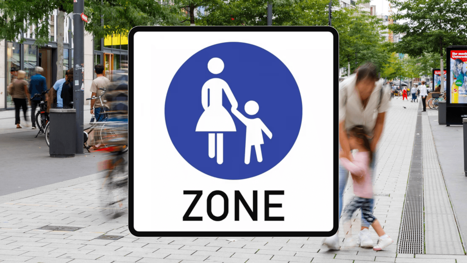 Auch Schrittgeschwindigkeit ist Pflicht: Wer sein Fahrrad in der Fußgängerzone fährt oder wie ein Roller nutzt, riskiert ein Bußgeld.