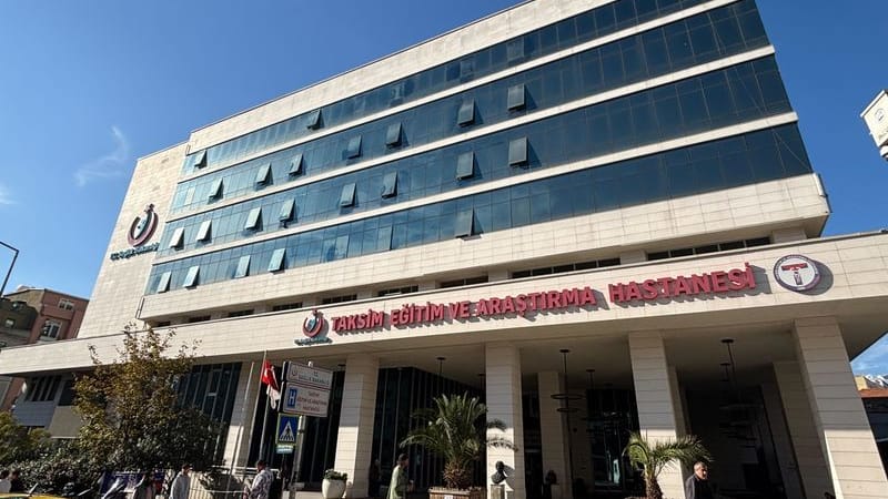 Das Taksim-Krankenhaus in Istanbul: Hier werden die deutschen Touristen nach Vergiftungserscheinungen behandelt. Das Taksim-Krankenhaus in Istanbul: Hier werden die deutschen Touristen nach Vergiftungserscheinungen behandelt.