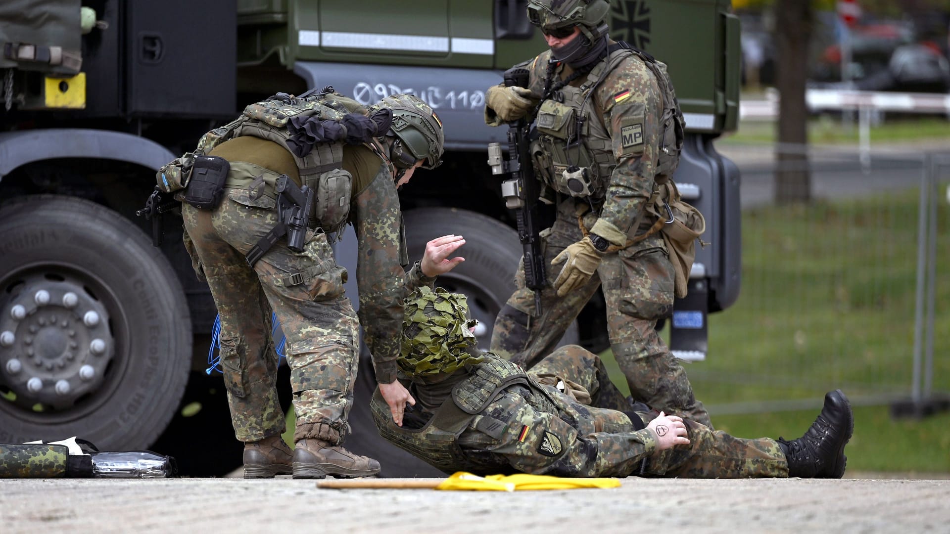 Archivbild von Bundeswehrsoldaten bei einer Übung. (Quelle: Imago Images) Archivbild von Bundeswehrsoldaten bei einer Übung. (Quelle: Imago Images)