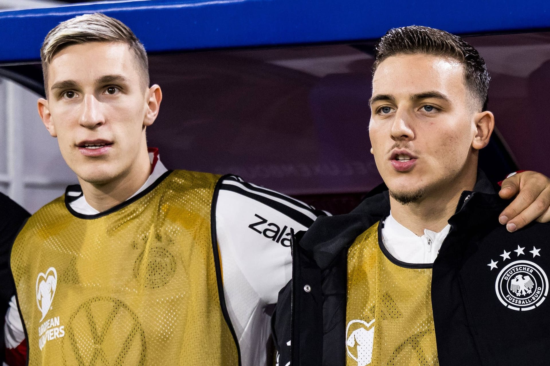 Saïd El Mala (r.) neben Nico Schlotterbeck: Der Kölner saß gegen Luxemburg auf der Bank.