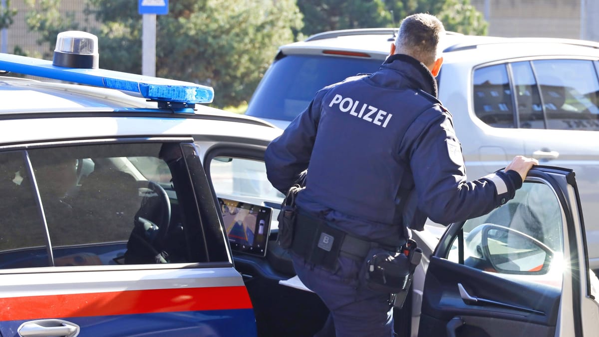 Unfall in Österreich: Mutter überfährt einjährige Tochter