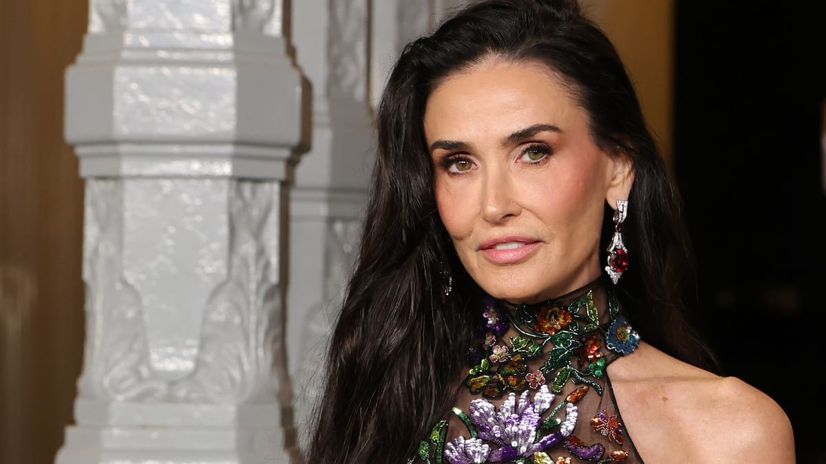 Demi Moore: Mit 62 Jahren beeindruckt sie in durchsichtigem Kleid