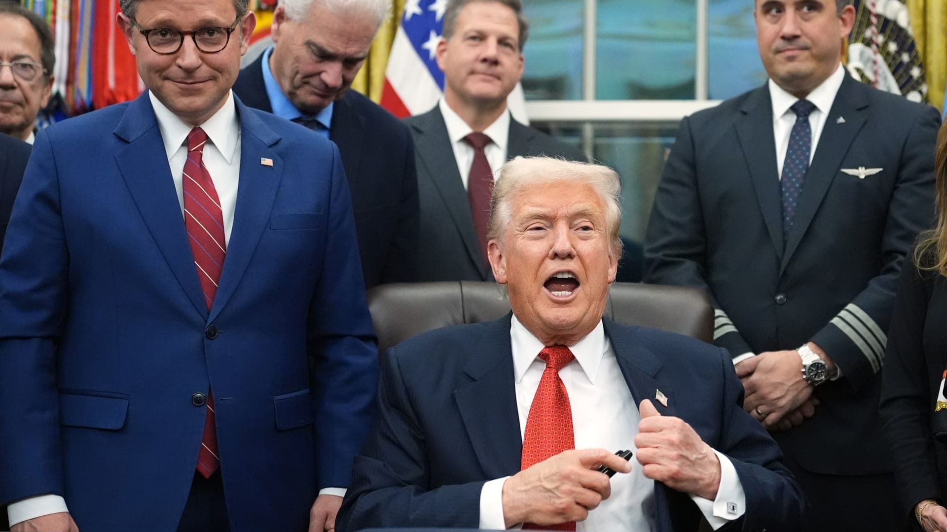 urn:newsml:dpa.com:20090101:251113-99-622099 urn:newsml:dpa.com:20090101:251113-99-622099