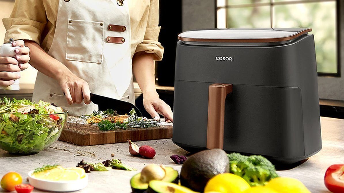 Eine Heißluftfritteuse bereitet mit Heißluft knusprige Speisen ganz ohne zusätzliches Fett zu.