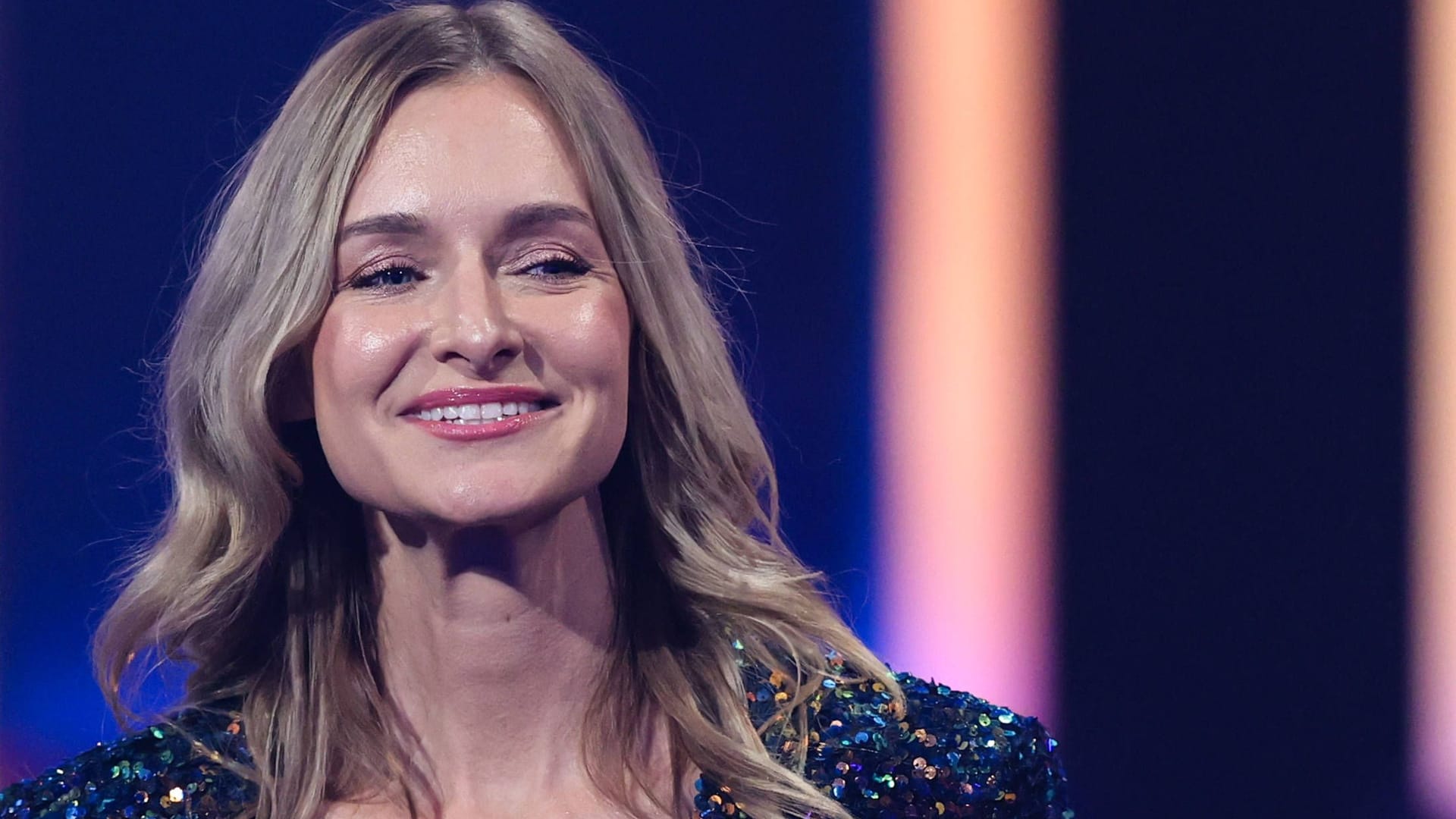 Sarah Zucker: Die Sägerin ist schwanger. Sarah Zucker: Die Sägerin ist schwanger.