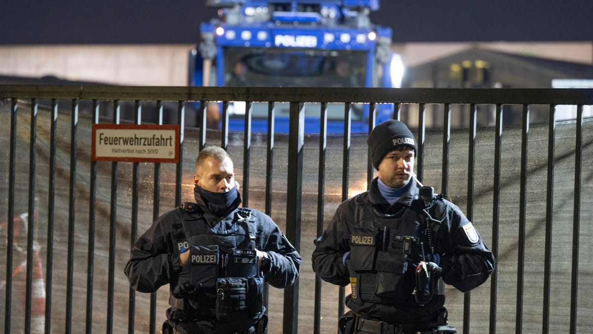 AfD-Gegner treffen zu Demos in Gießen ein