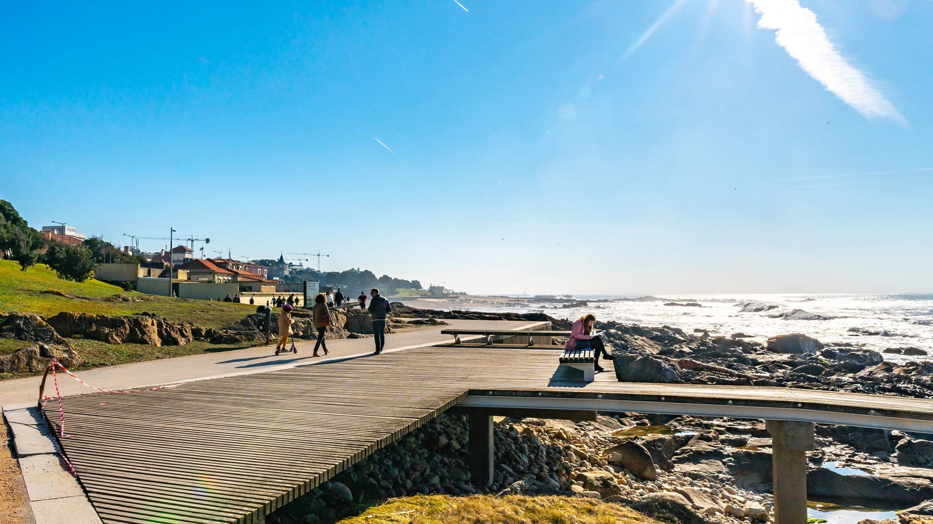 Herbststimmung am Strand von Praia do Homem do Leme: Er ist von der Innenstadt leicht mit der Bus-Linie 500 oder der Tram-Linie 1 erreichbar. Herbststimmung am Strand von Praia do Homem do Leme: Er ist von der Innenstadt leicht mit der Bus-Linie 500 oder der Tram-Linie 1 erreichbar.