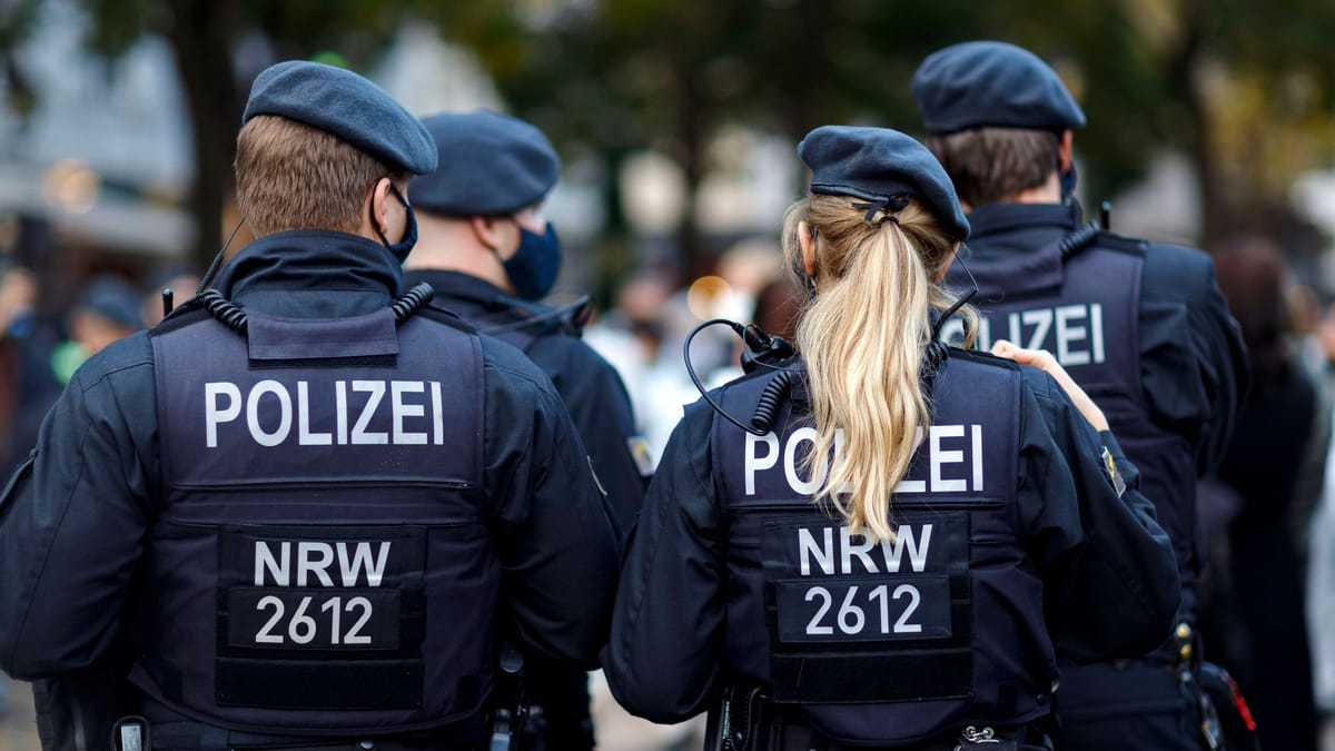 Düsseldorf: Polizist ändert Geschlecht – und kassiert Anzeige