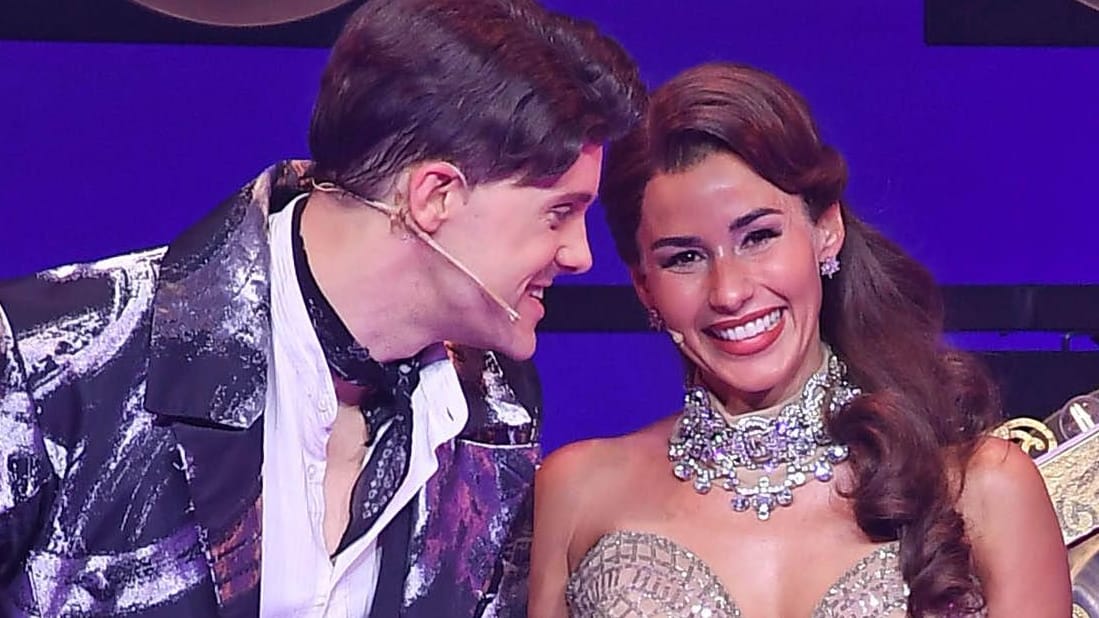 Jonas Hein (l.) und Sarah Engels am Donnerstagabend in Köln: Die erste Show der Sängerin war ausverkauft.