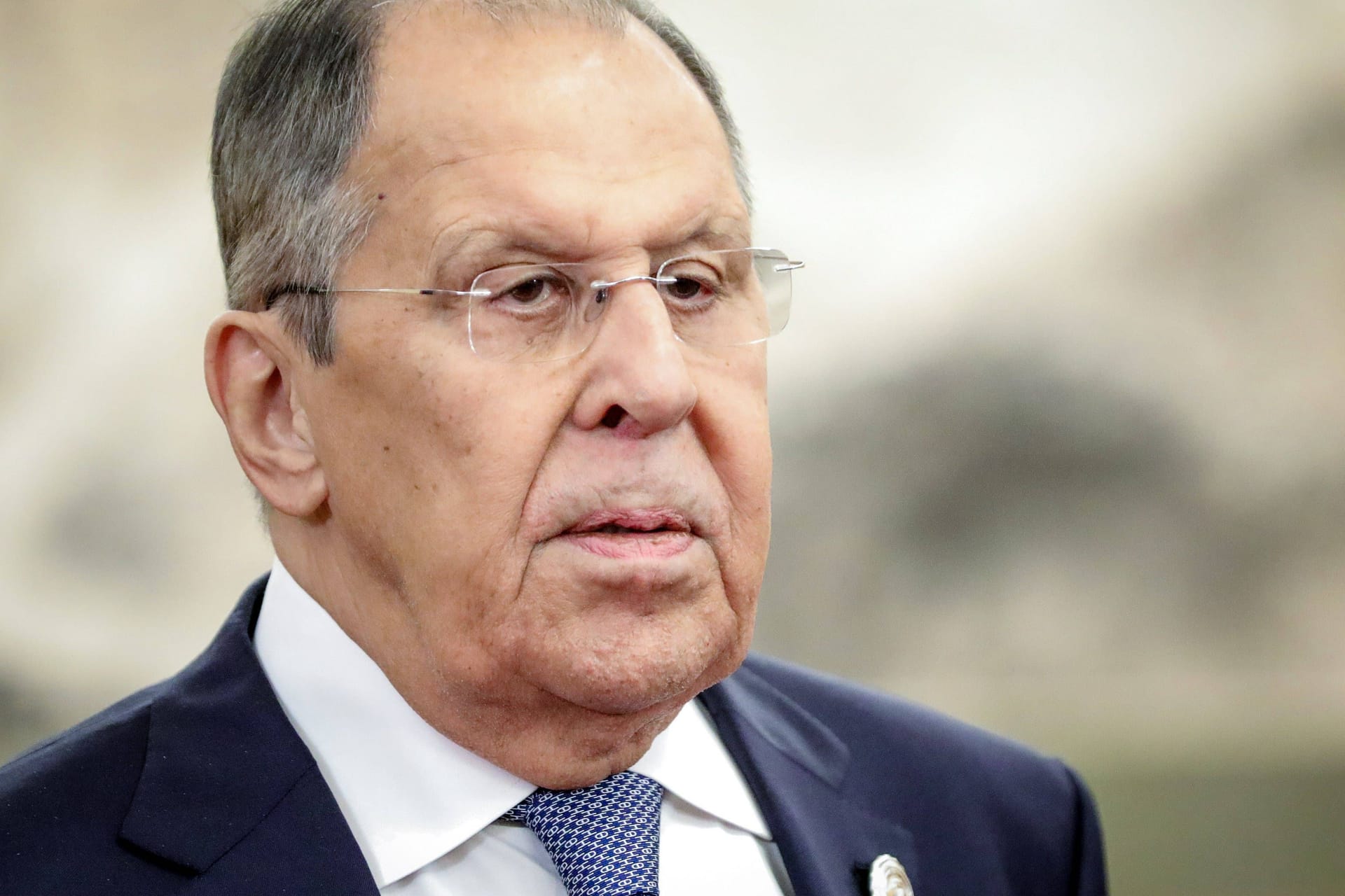 Seit 21 Jahren ist er ein treuer Helfer des autoritären Putin-Regimes: Sergej Lawrow.