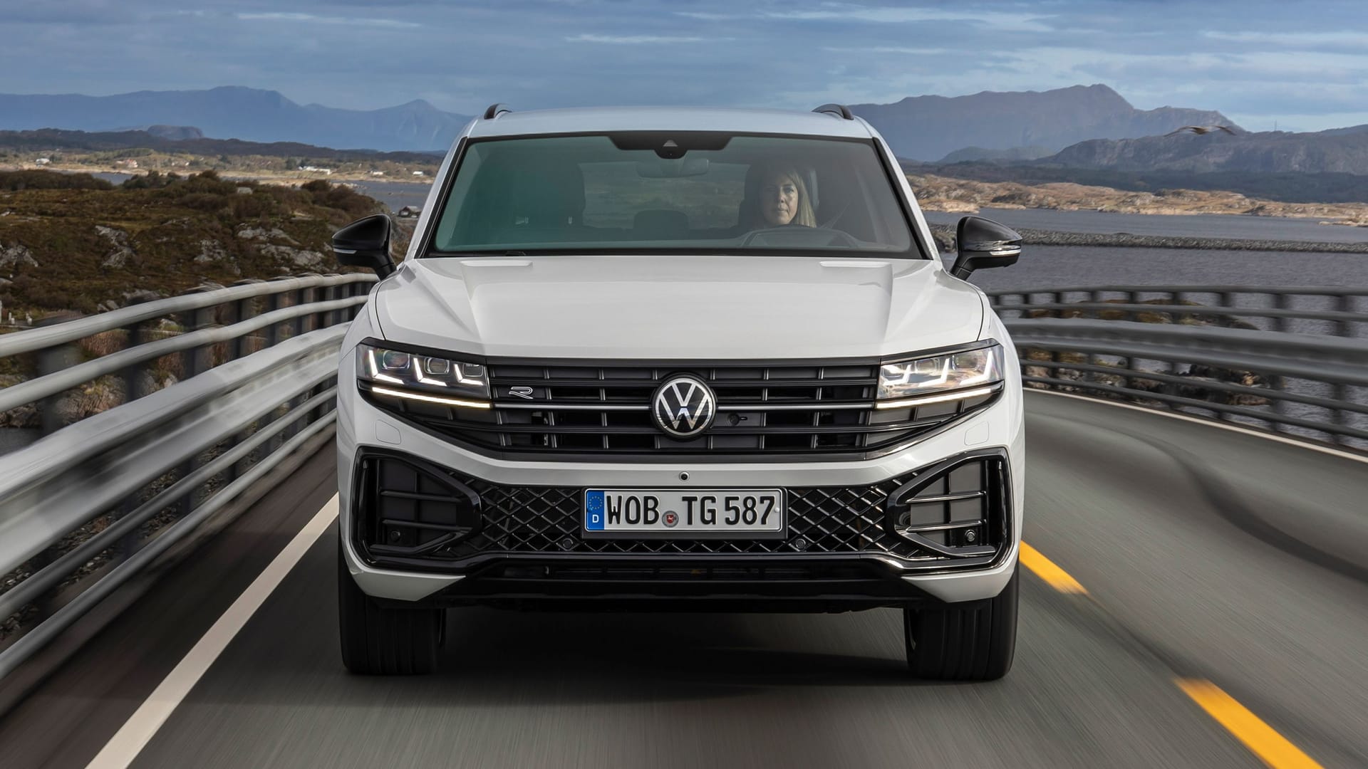 VW Touareg: Wegen möglicher Überhitzung der Hochvoltbatterie müssen über 12.000 Exemplare in die Werkstatt. VW Touareg: Wegen möglicher Überhitzung der Hochvoltbatterie müssen über 12.000 Exemplare in die Werkstatt.