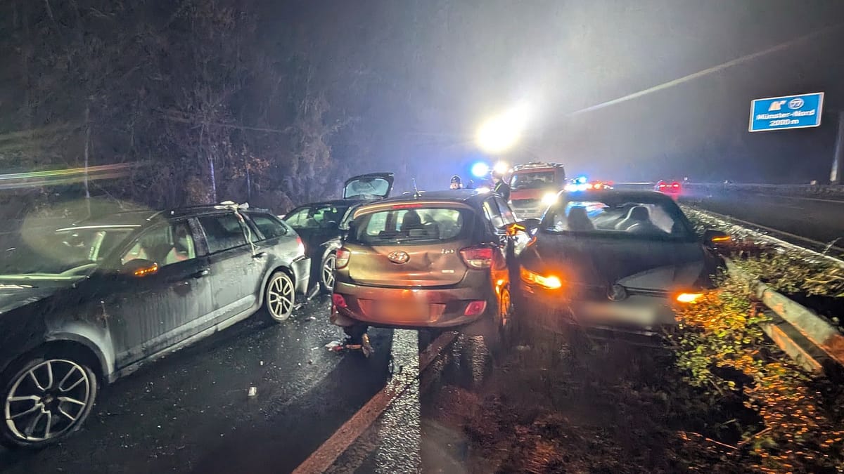 Massenkarambolage auf der A1 bei Münster - acht Verletzte