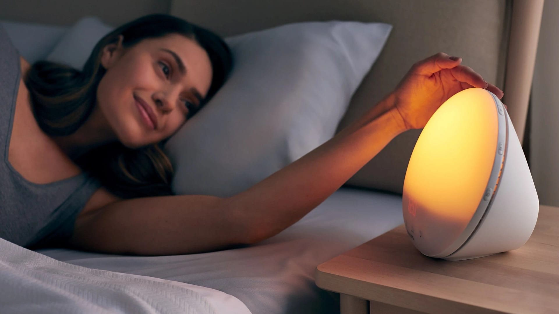 Sanft aufwachen mit dem Lichtwecker von Philips: Bei Amazon ist er heute stark reduziert erhältlich. Sanft aufwachen mit dem Lichtwecker von Philips: Bei Amazon ist er heute stark reduziert erhältlich.