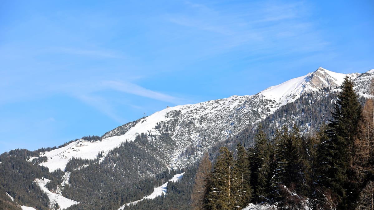 Skigebiete stoppen vorübergehend den Betrieb Skigebiete stoppen vorübergehend den Betrieb