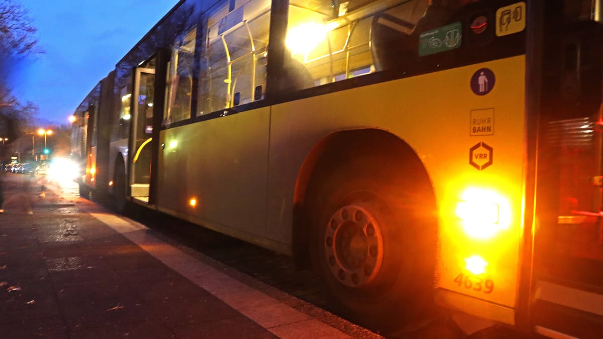 Polizei stoppt Busfahrer mit 2,4 Promille Polizei stoppt Busfahrer mit 2,4 Promille