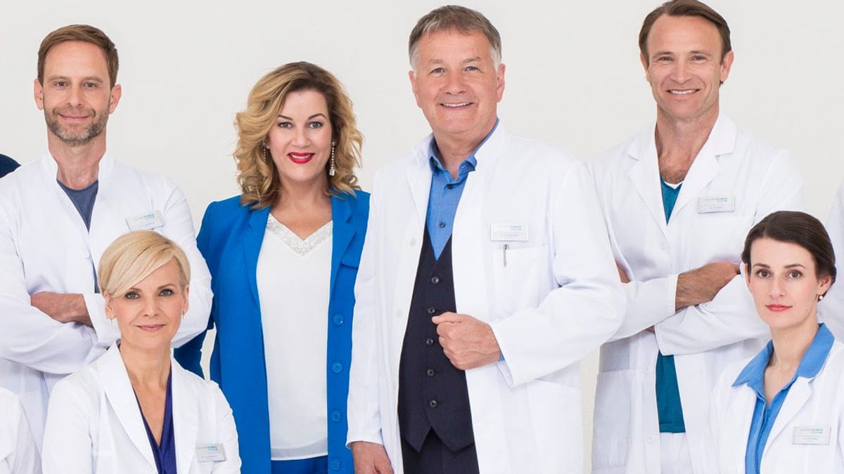 „In aller Freundschaft“-Stars trauern um Kollegen „In aller Freundschaft“-Stars trauern um Kollegen