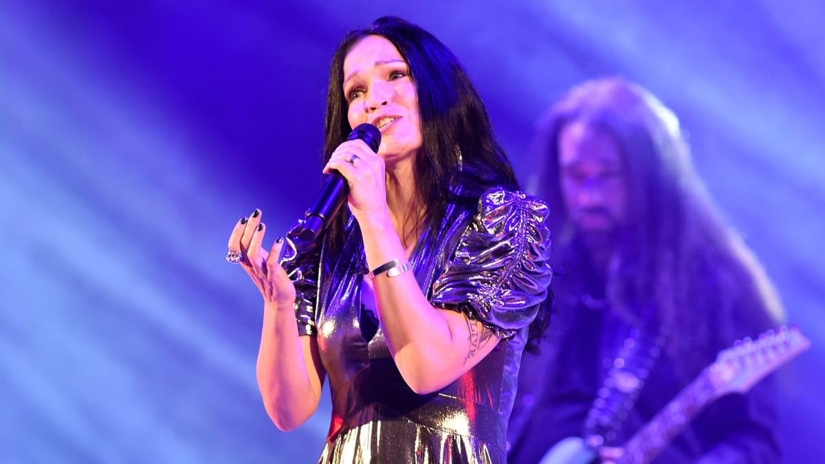 Tarja Turunen begeistert mit düsterer Show