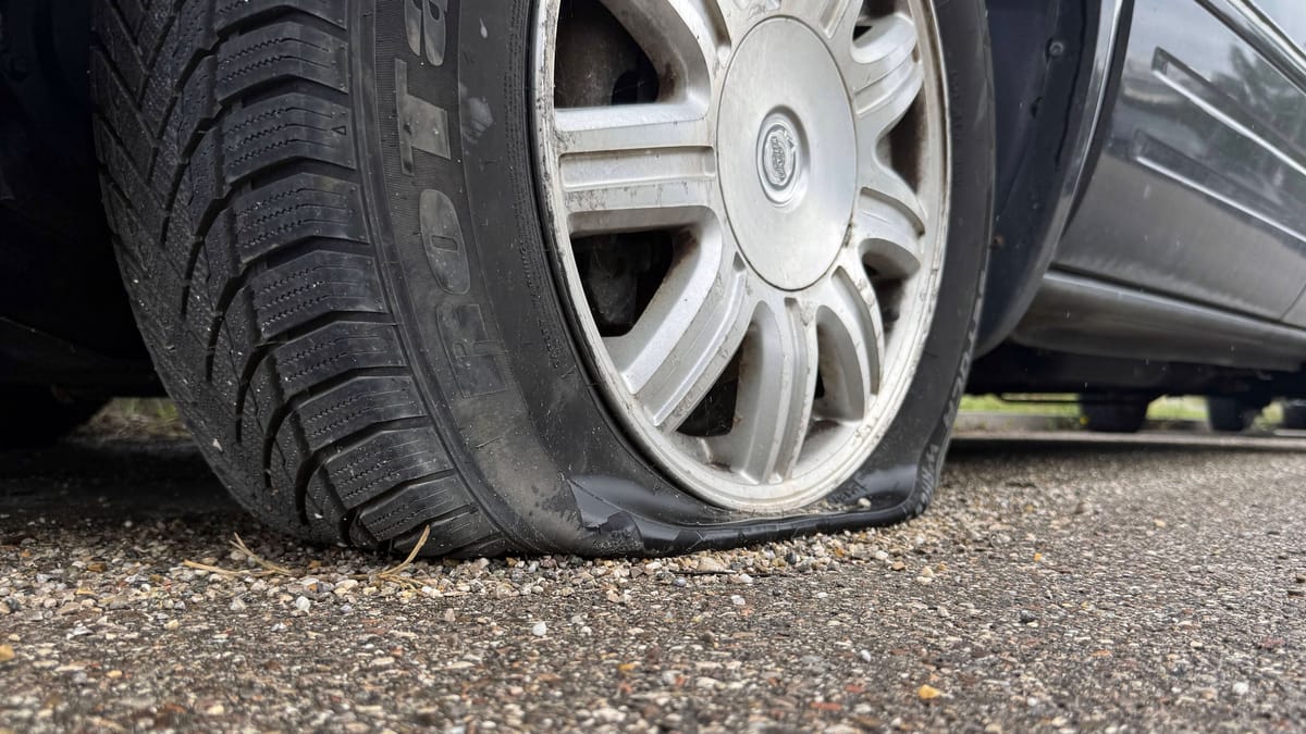 Umweltaktivisten legen über 20 Autos lahm Umweltaktivisten legen über 20 Autos lahm