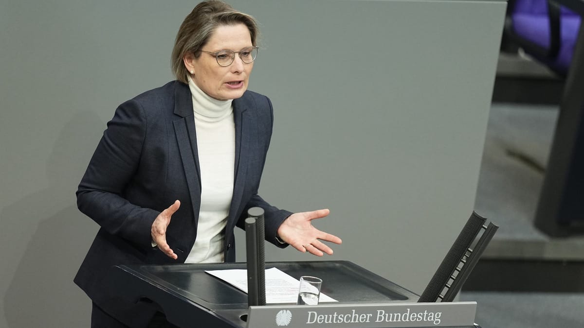 Justizministerin Hubig will Haftung für E-Scooter-Unfälle verschärfen