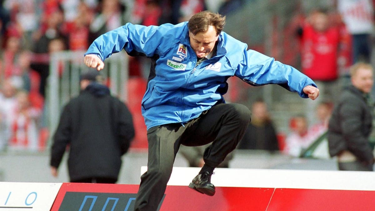 Ewald Lienen erzählt im Gloria von seiner Fußball-Karriere