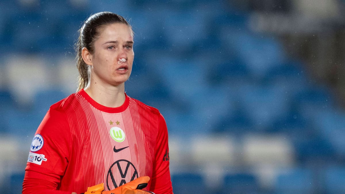 Stina Johannes zeigt blaues Auge und Naht