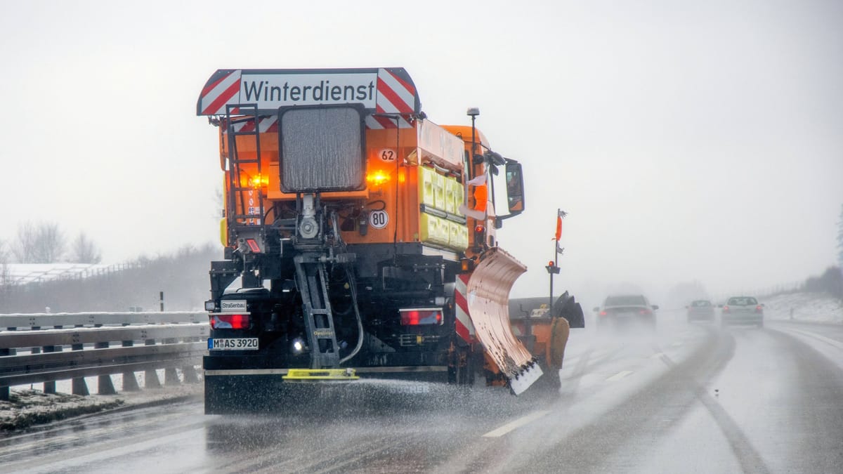 M-nchen-Mann-bei-Unfall-mit-Streufahrzeug-auf-A99-verletzt