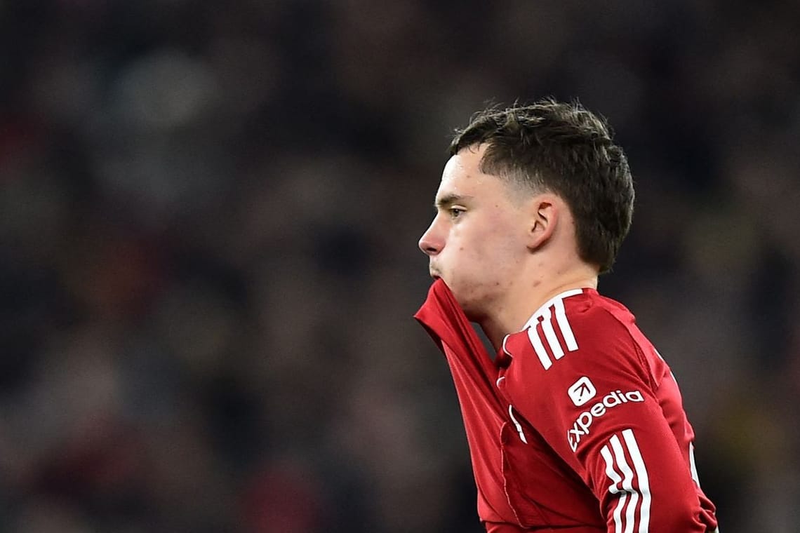 Florian Wirtz beim Spiel gegen Sunderland. Er schoss aufs Tor und rettete seinen Verein. Doch der Treffen wurde einem Gegenspieler zugeschrieben.