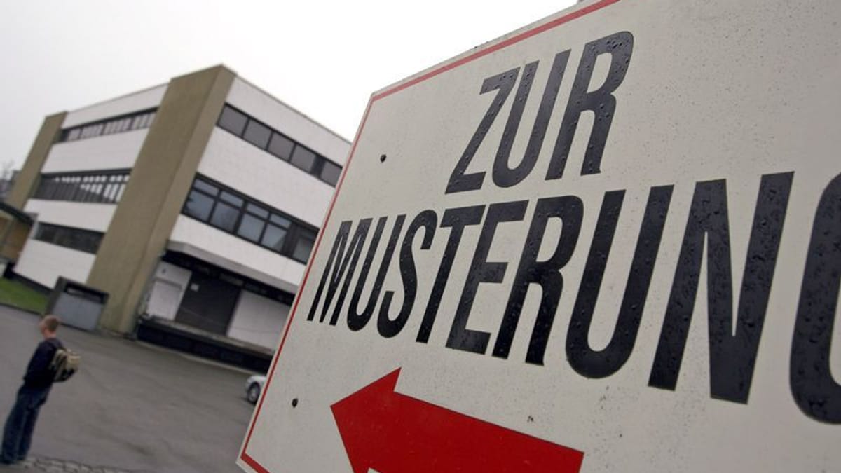 Schüler demonstrieren gegen neues Wehrdienstgesetz