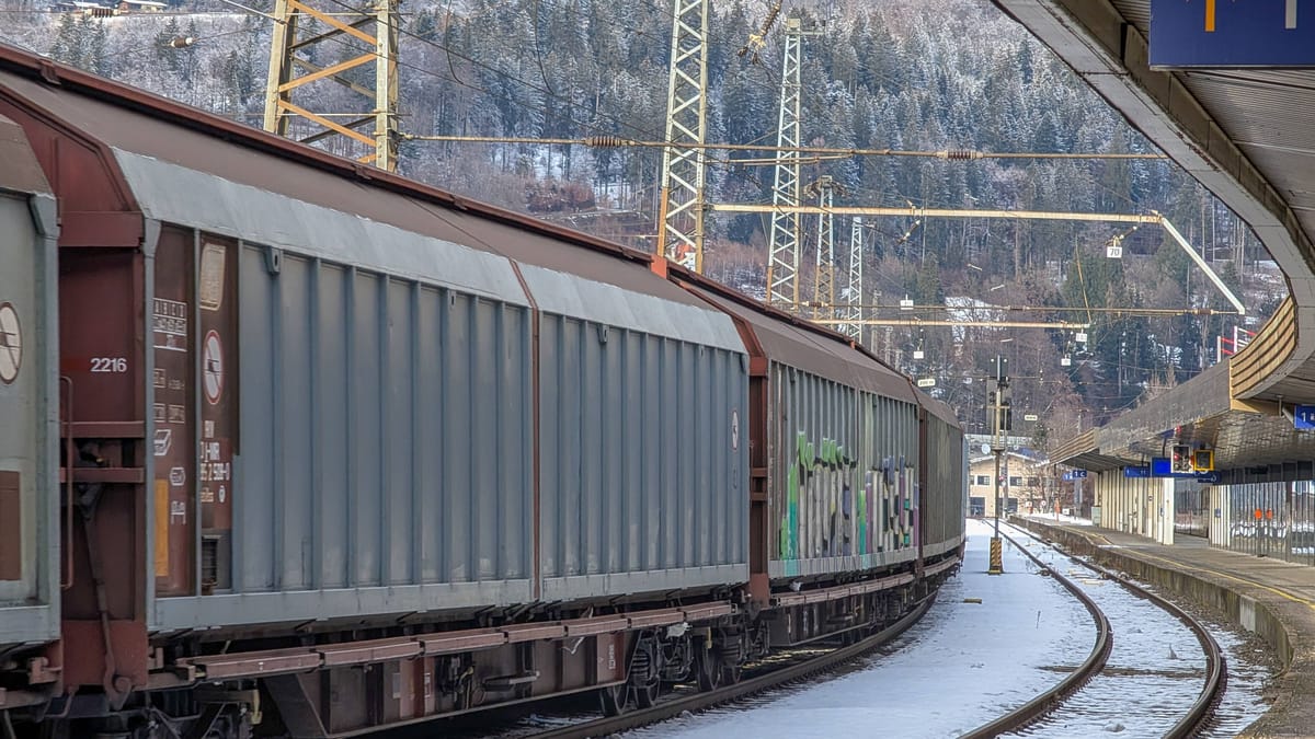 OBB stellt Bahn Strom ab – „Nothalt“