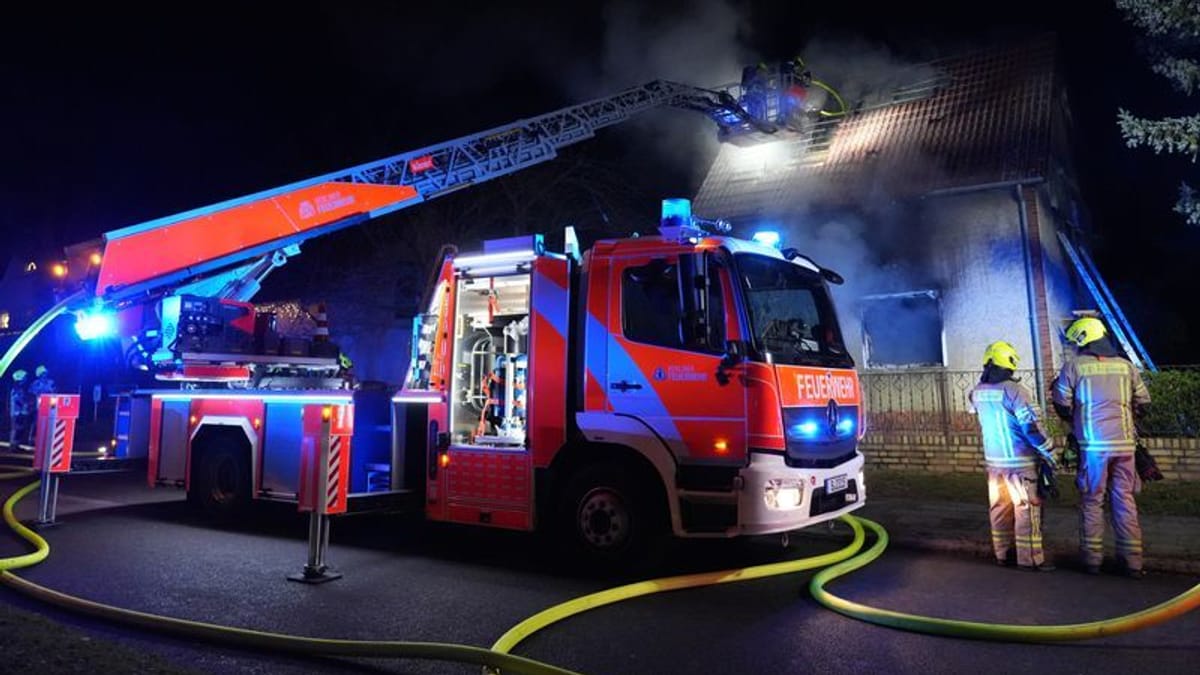 Berlin-Mahlsdorf: Junge stirbt nach Brand in Einfamilienhaus