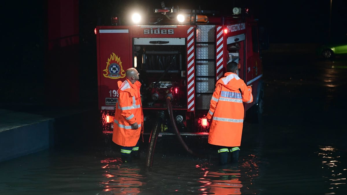 Überflutete Straßen und geschlossene Schulen