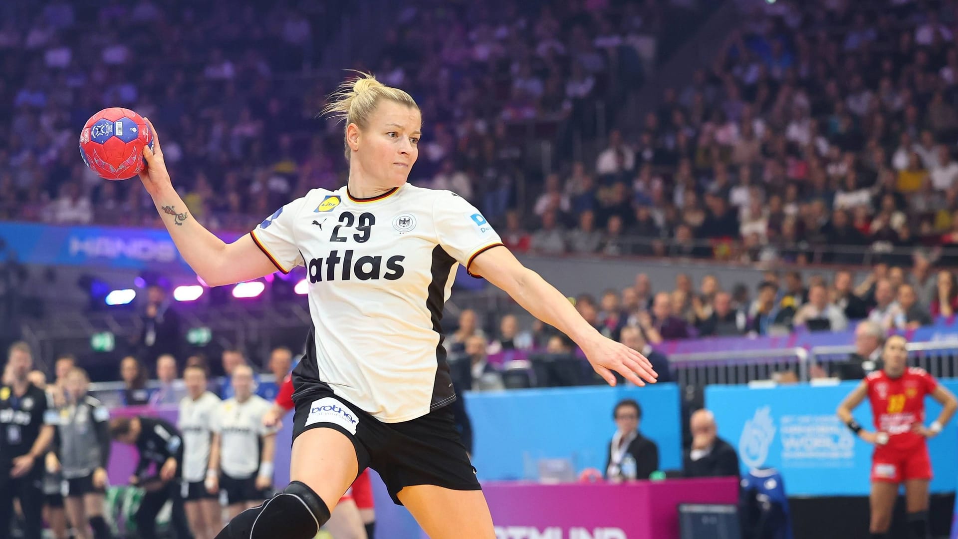 Antje Döll: Die deutsche Mannschaft träumt vom Finale. Antje Döll: Die deutsche Mannschaft träumt vom Finale.