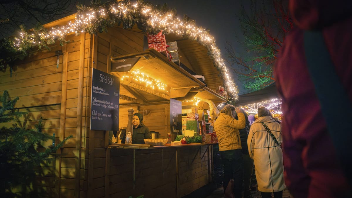Gemütlicher Weihnachtsmarkt am Goetheturm abseits des Trubels