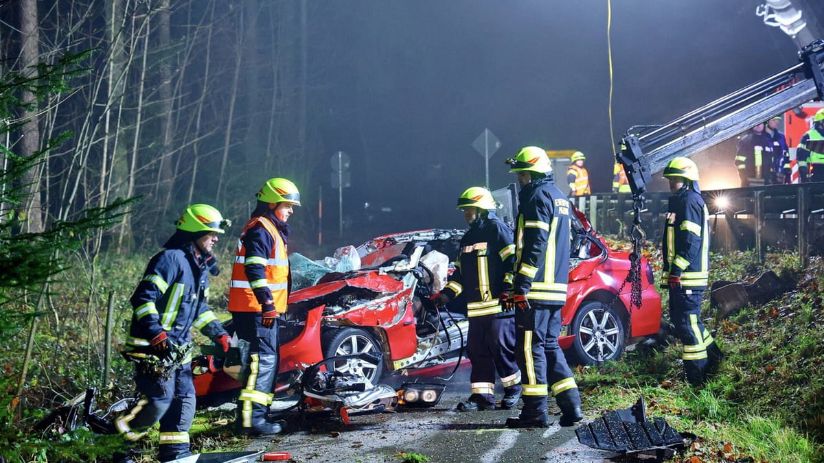 Fahranfänger stirbt nach 15-Meter-Flug in BMW